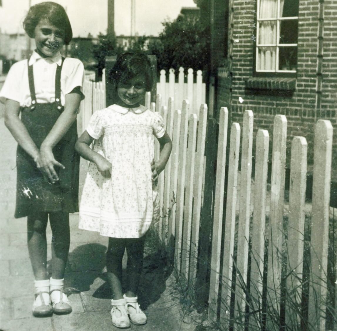 Read more about the article During the summer of 1934, Margot and Anne were permitted to go to a special holiday house for children in Zandvoort for two weeks.