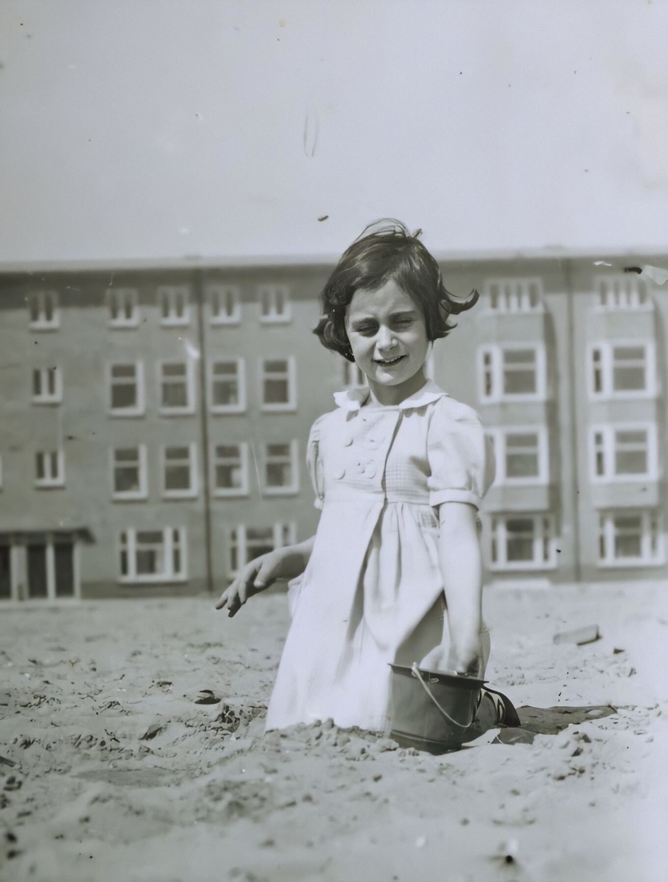 Read more about the article The Frank family lived at Merwedeplein 37 from December 1933 until they went into hiding in July 1942.