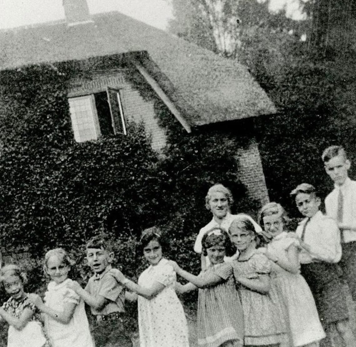 Read more about the article During the summer of 1938, Anne stayed at Het Kinderhuisje, in Laren for ten days.