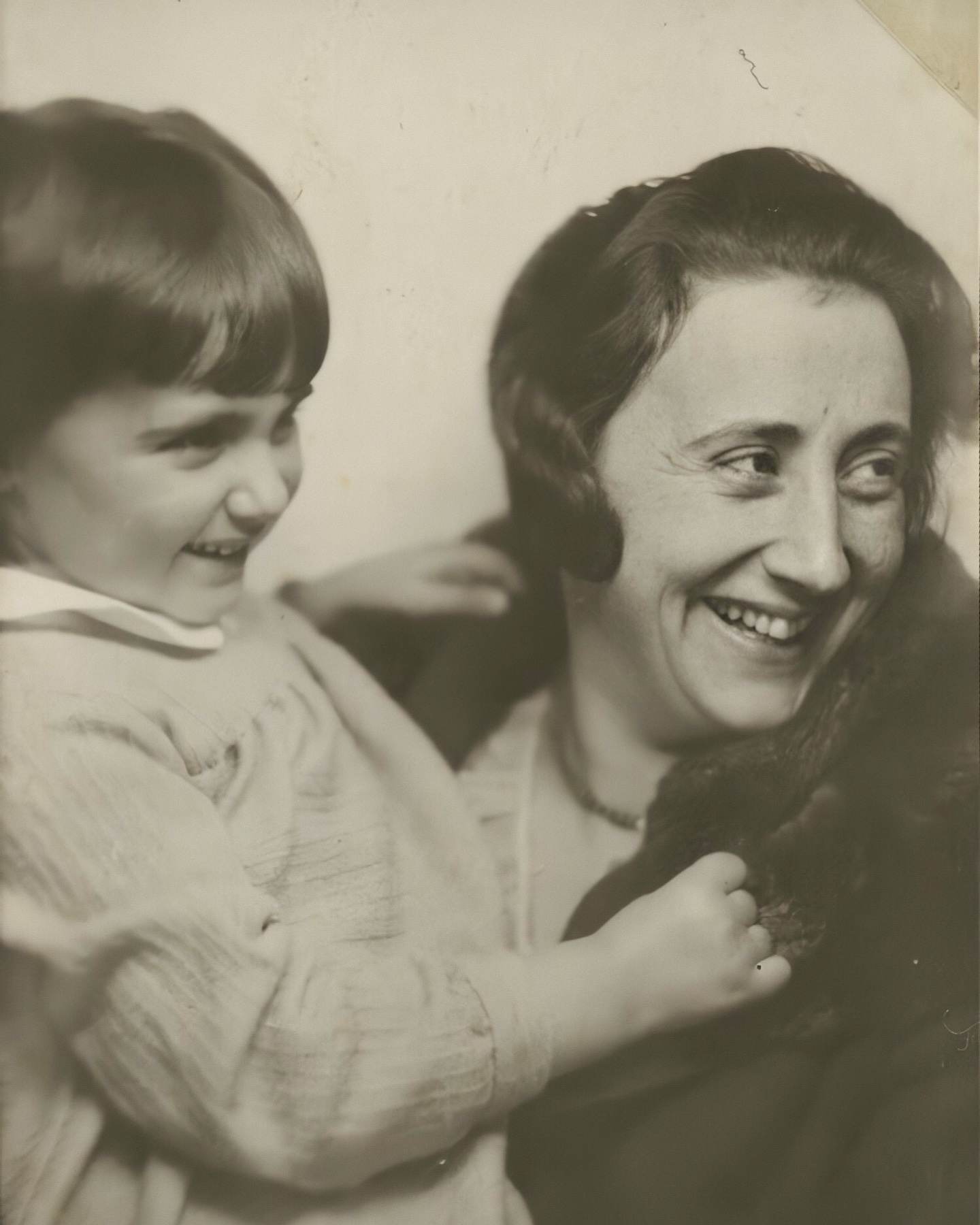 Read more about the article Edith Frank died on January 7 in 1945 at the age of forty-four.